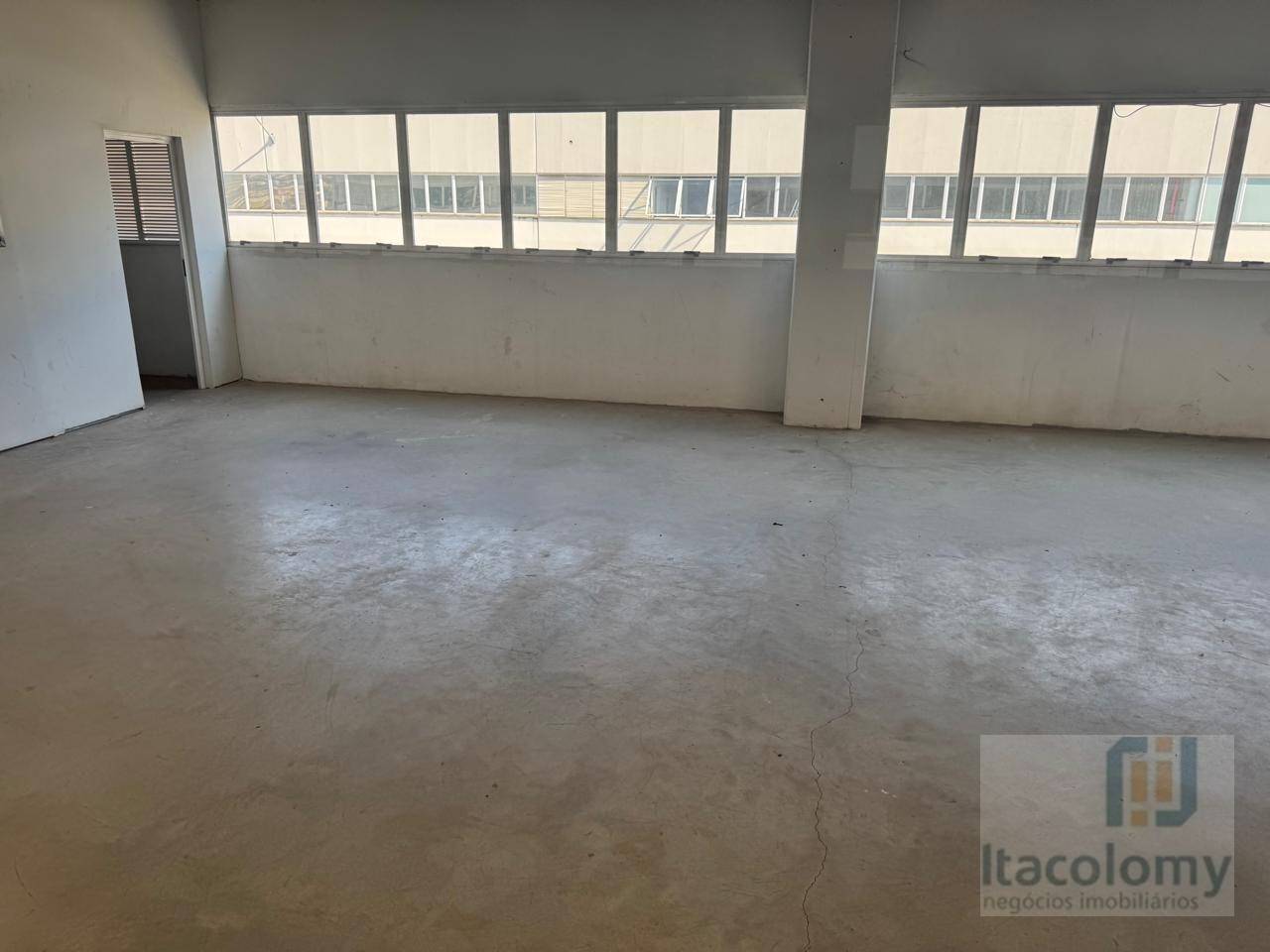 Depósito-Galpão-Armazém para alugar, 1100m² - Foto 22
