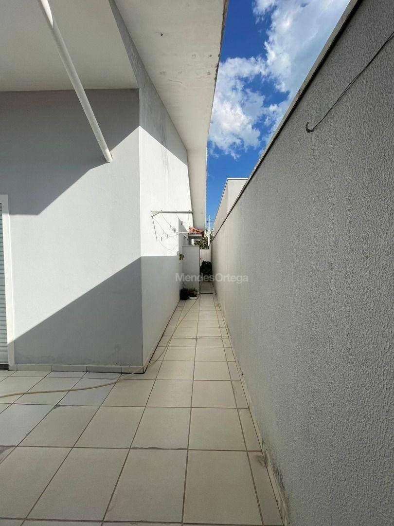 Casa de Condomínio para alugar com 3 quartos, 182m² - Foto 3