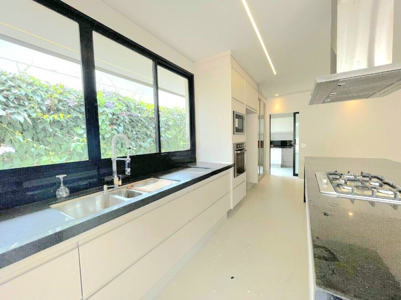 Casa para alugar com 4 quartos, 254m² - Foto 5