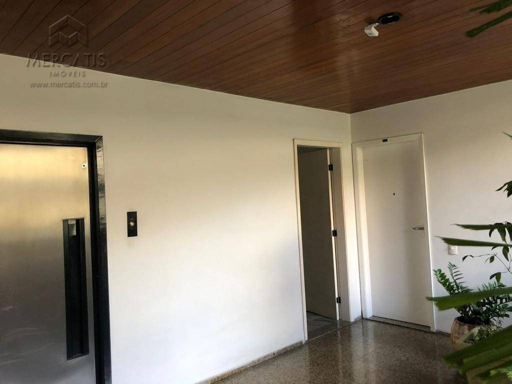 Apartamento à venda com 4 quartos, 215m² - Foto 2