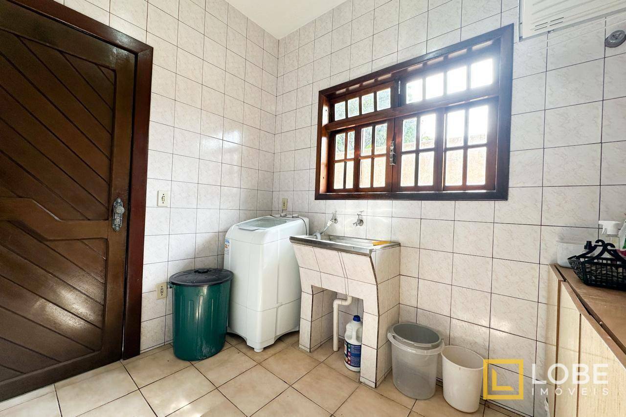 Casa à venda com 4 quartos, 330m² - Foto 32