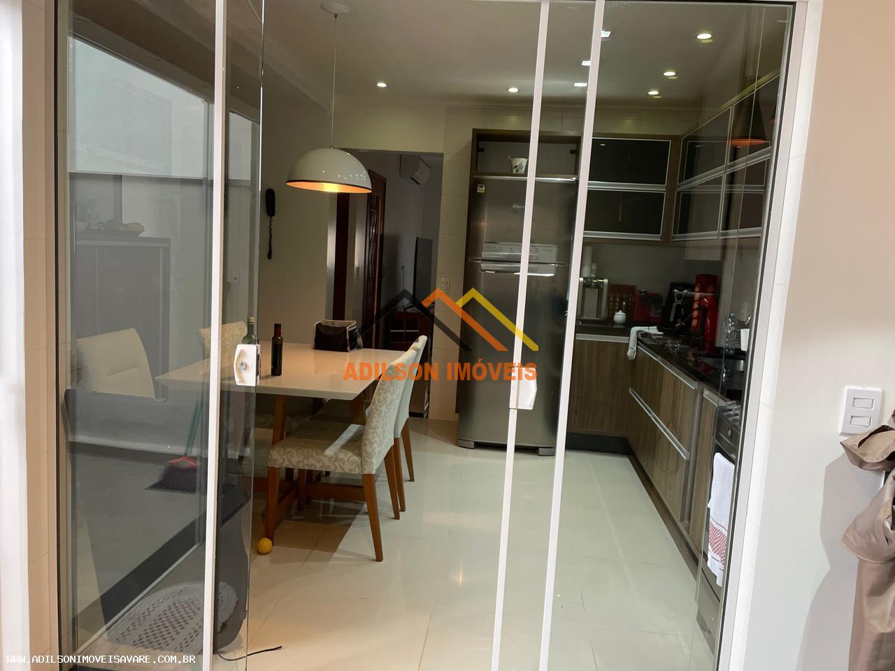 Casa à venda com 2 quartos, 124m² - Foto 1