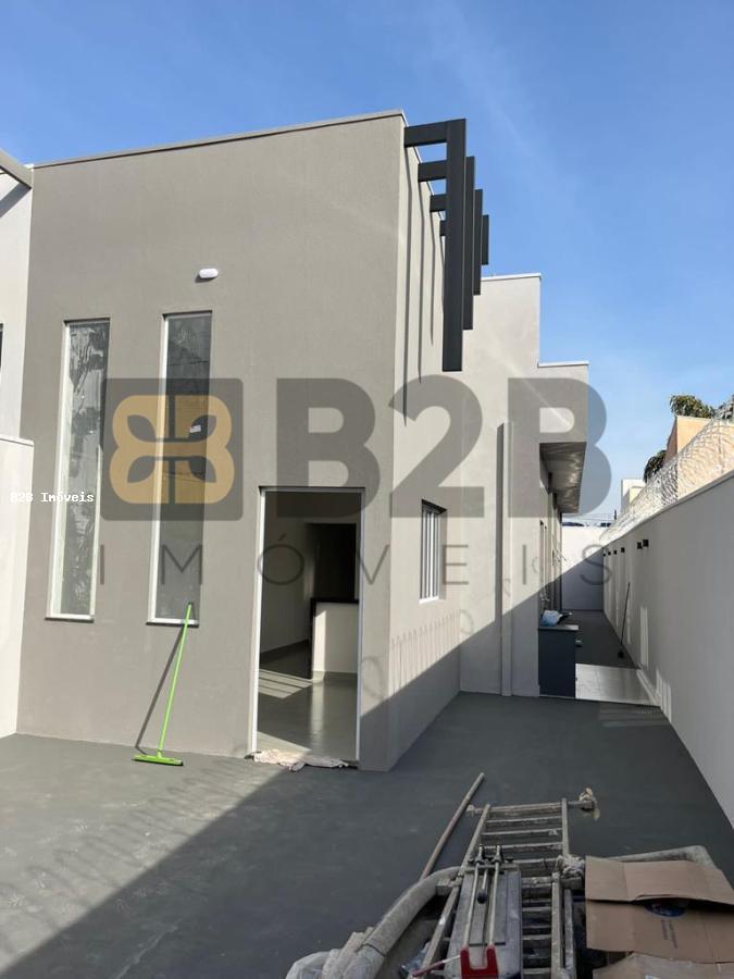 Casa à venda com 3 quartos, 67m² - Foto 2