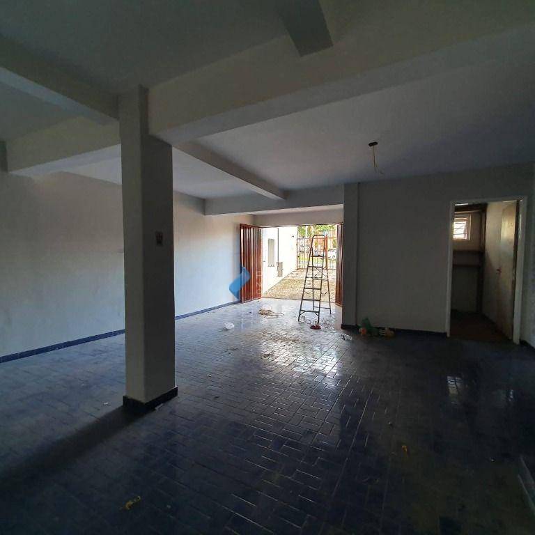 Casa à venda com 3 quartos, 290m² - Foto 3