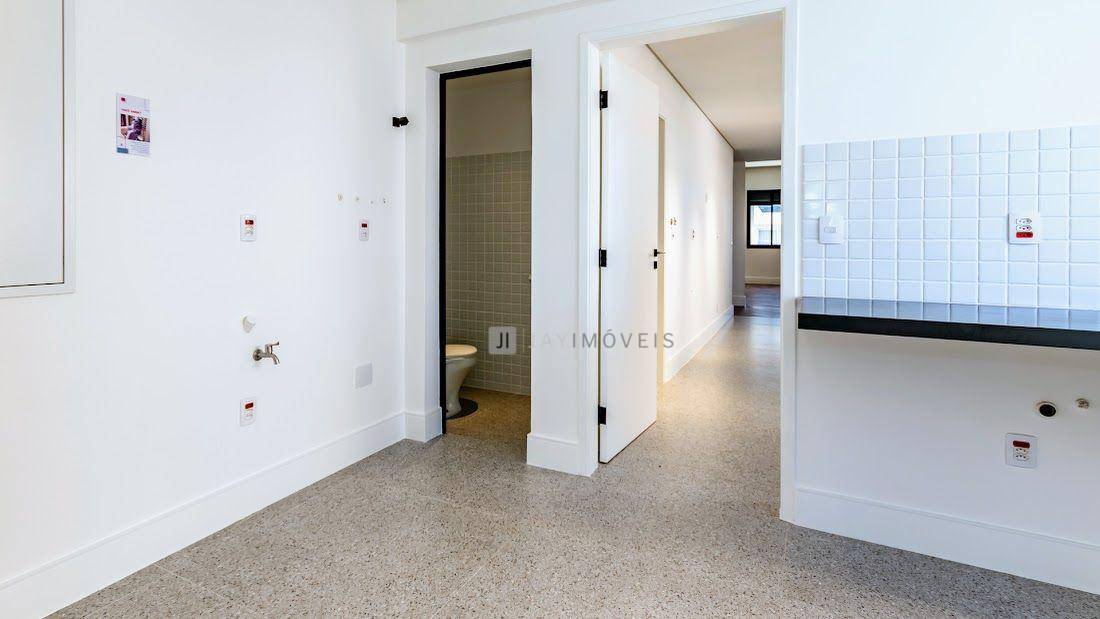 Apartamento à venda com 3 quartos, 212m² - Foto 32