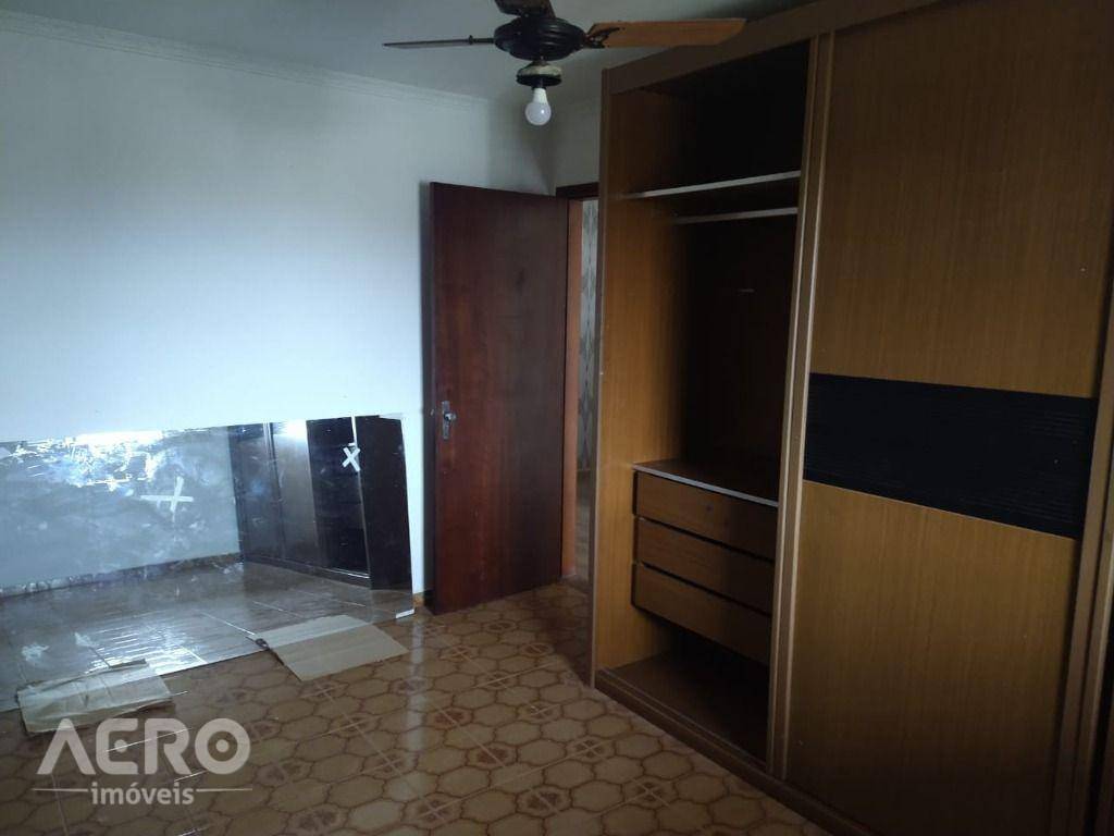 Casa para alugar com 3 quartos, 210m² - Foto 13