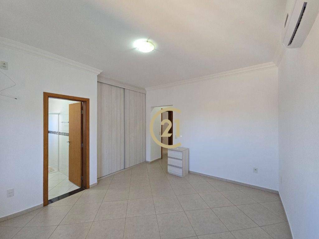 Casa de Condomínio para alugar com 4 quartos, 343m² - Foto 13