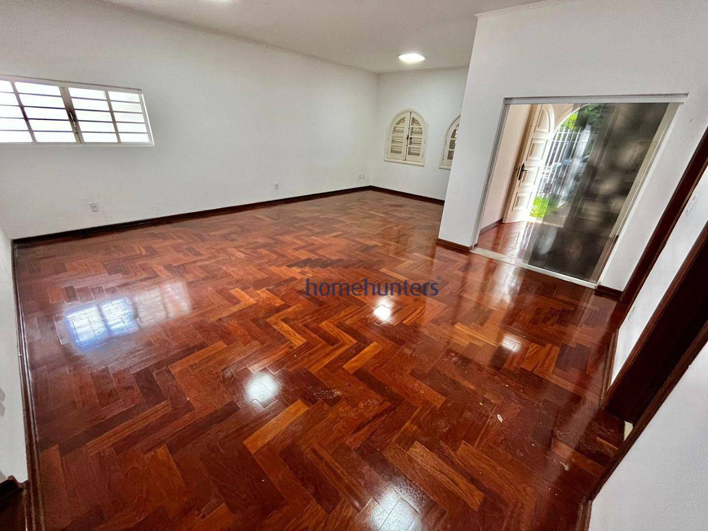 Casa para alugar com 5 quartos, 328m² - Foto 4