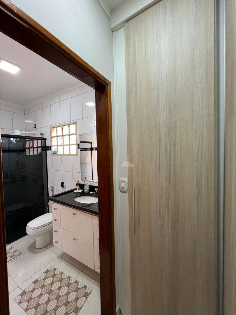 Casa à venda com 3 quartos, 200m² - Foto 14