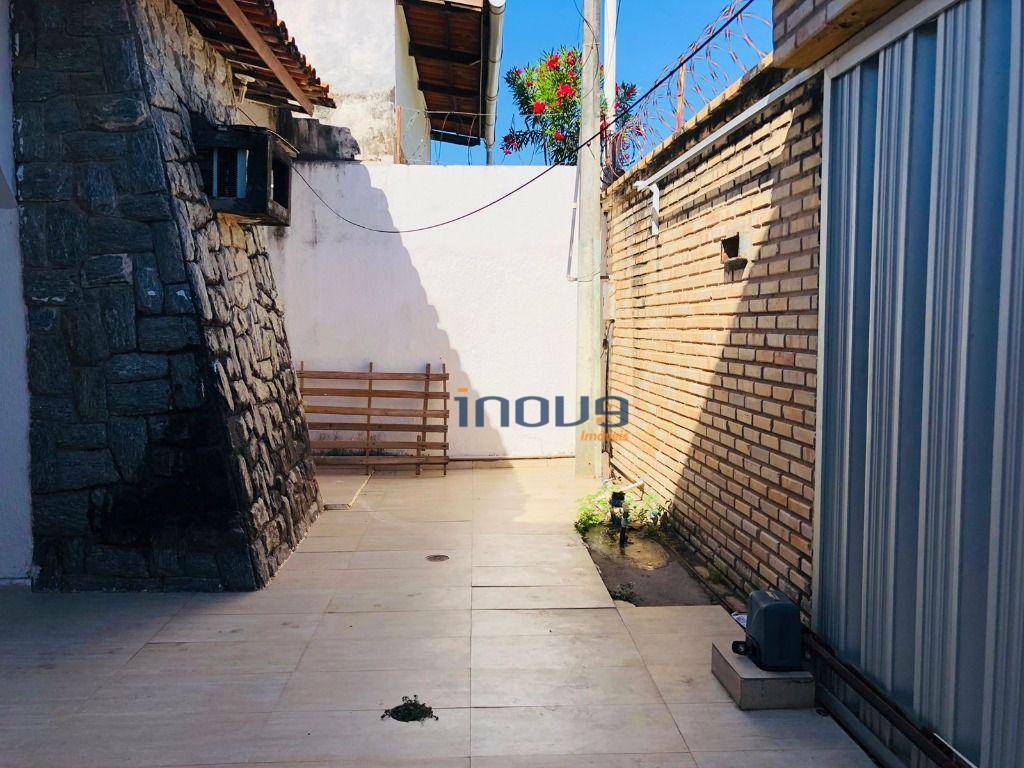 Casa à venda com 5 quartos, 250m² - Foto 4