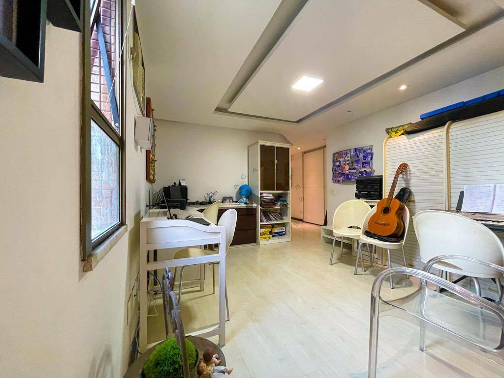 Apartamento à venda com 4 quartos, 200m² - Foto 7