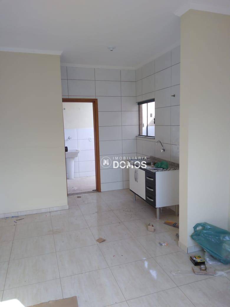 Apartamento à venda com 2 quartos, 70m² - Foto 2