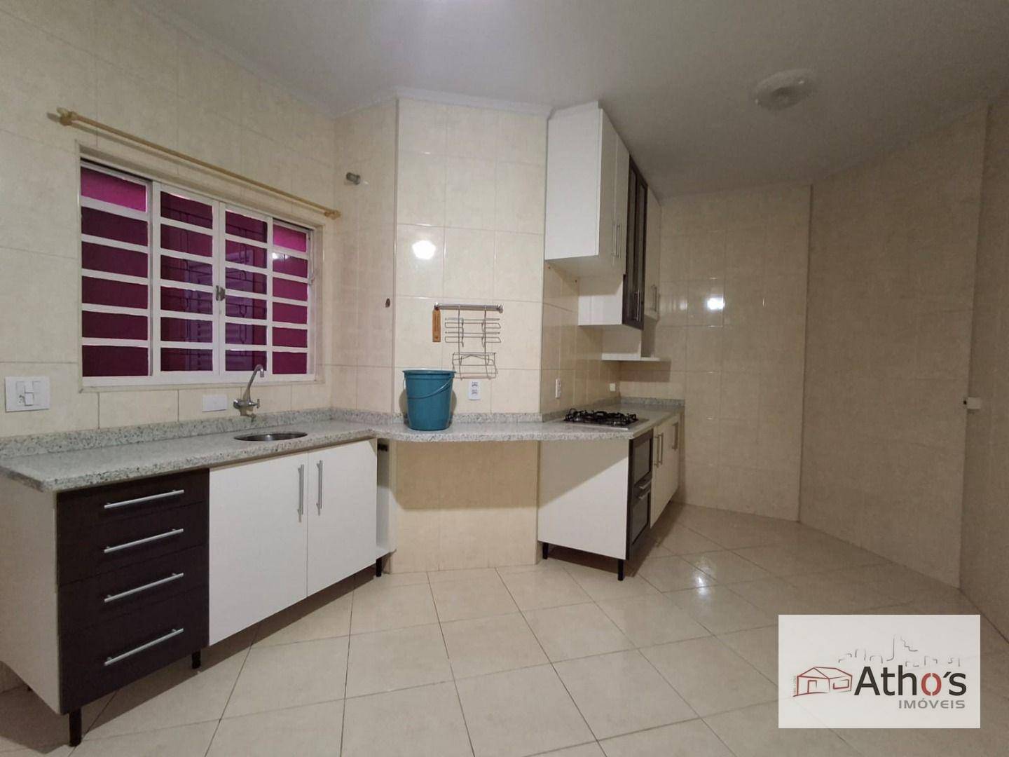 Casa para alugar com 4 quartos, 170m² - Foto 13
