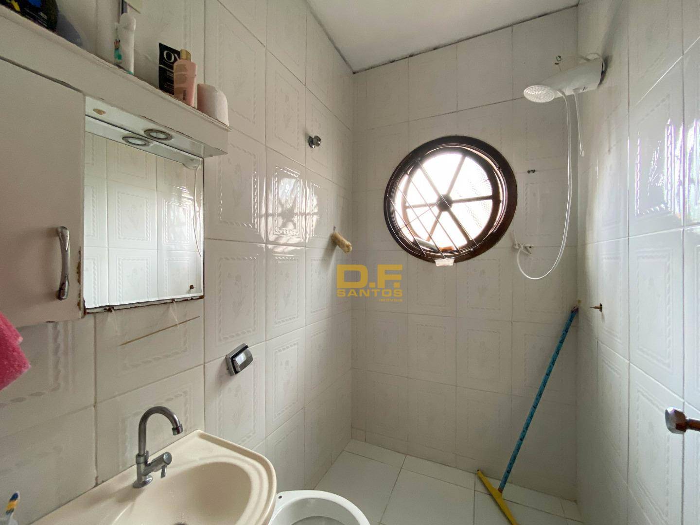 Casa à venda com 2 quartos, 70m² - Foto 4