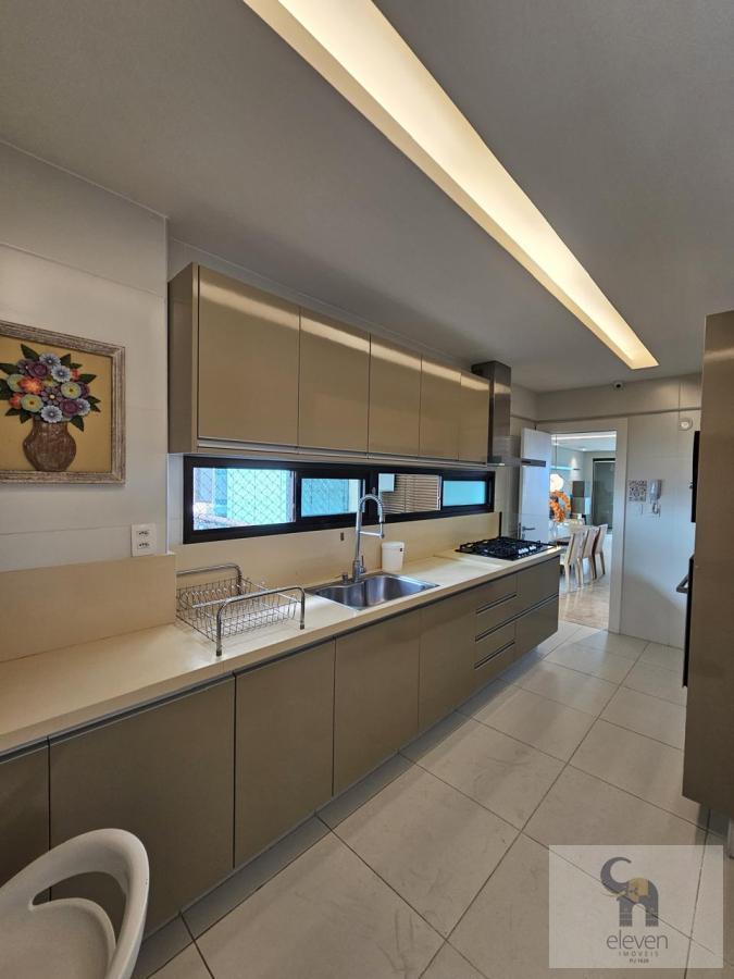 Apartamento à venda com 4 quartos, 211m² - Foto 4