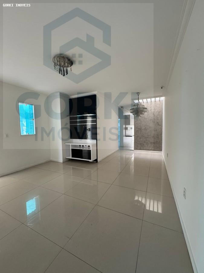 Casa à venda com 3 quartos, 105m² - Foto 21