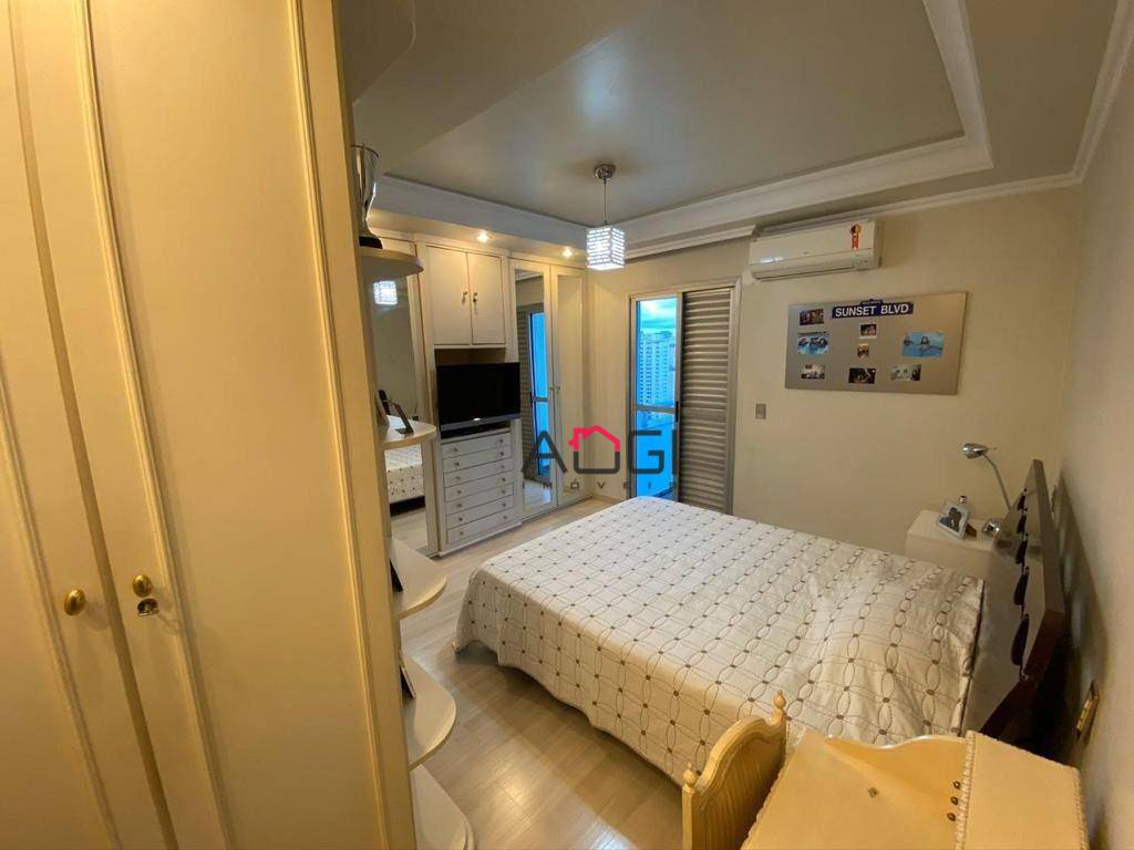 Apartamento para alugar com 3 quartos, 180m² - Foto 10