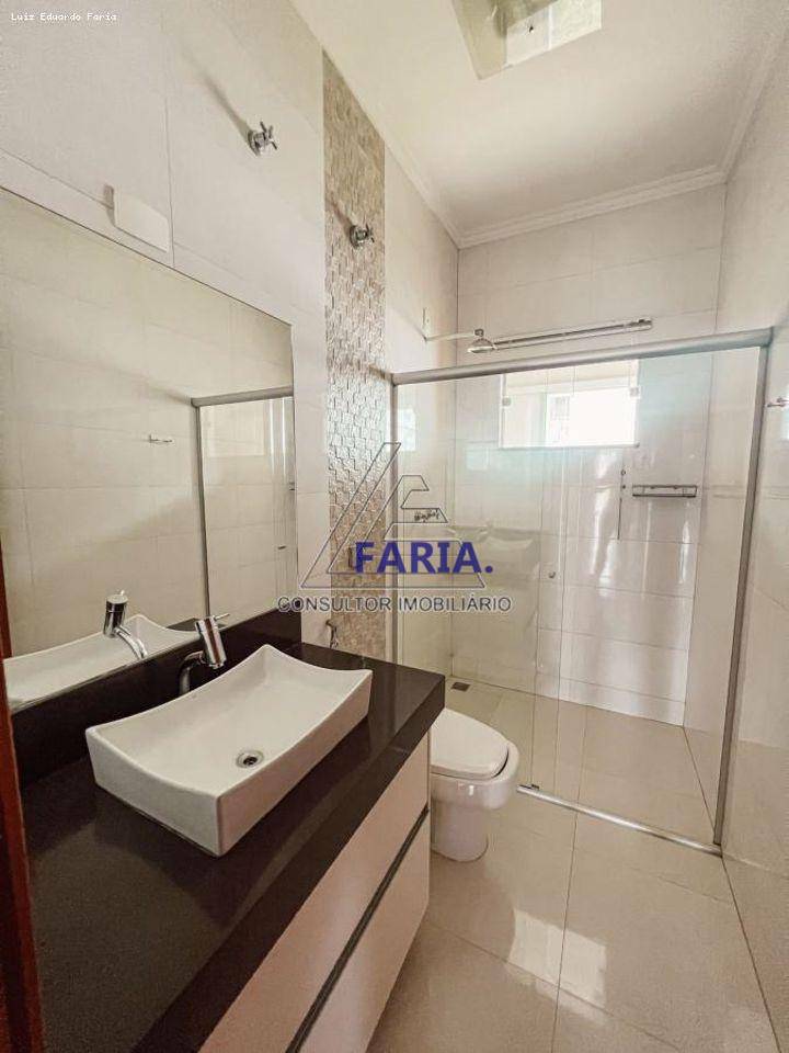 Casa à venda com 3 quartos, 240m² - Foto 14