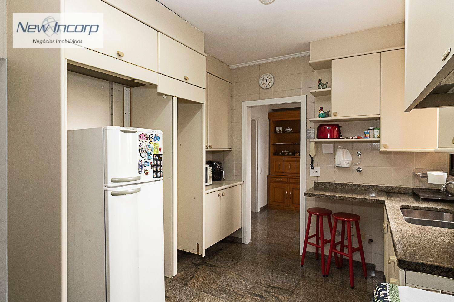 Apartamento à venda com 4 quartos, 188m² - Foto 12