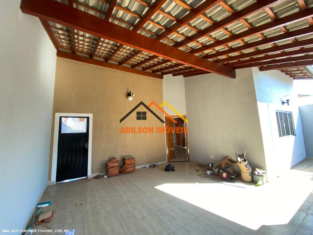 Casa à venda com 3 quartos, 200m² - Foto 1