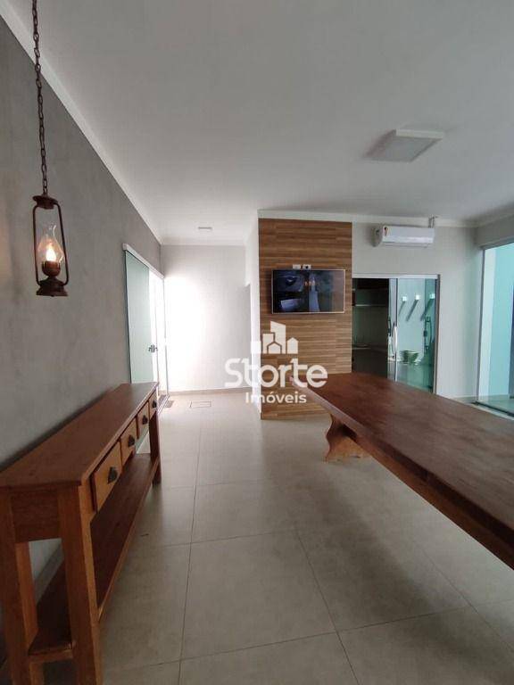 Casa à venda com 3 quartos, 220m² - Foto 5