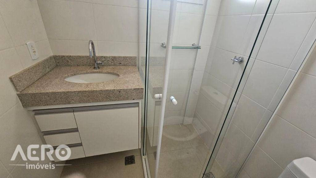 Apartamento para alugar com 2 quartos, 77m² - Foto 17
