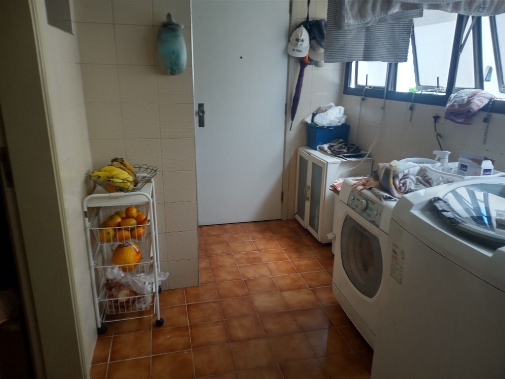 Apartamento à venda com 3 quartos, 238m² - Foto 19