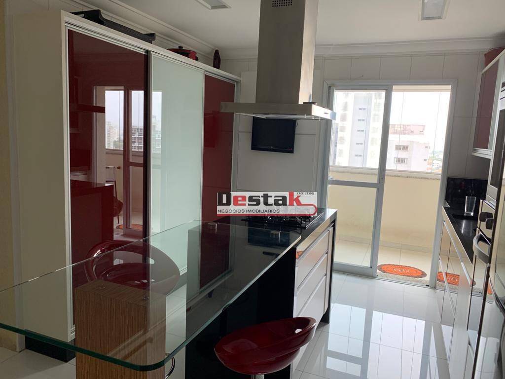 Apartamento à venda com 3 quartos, 204m² - Foto 2