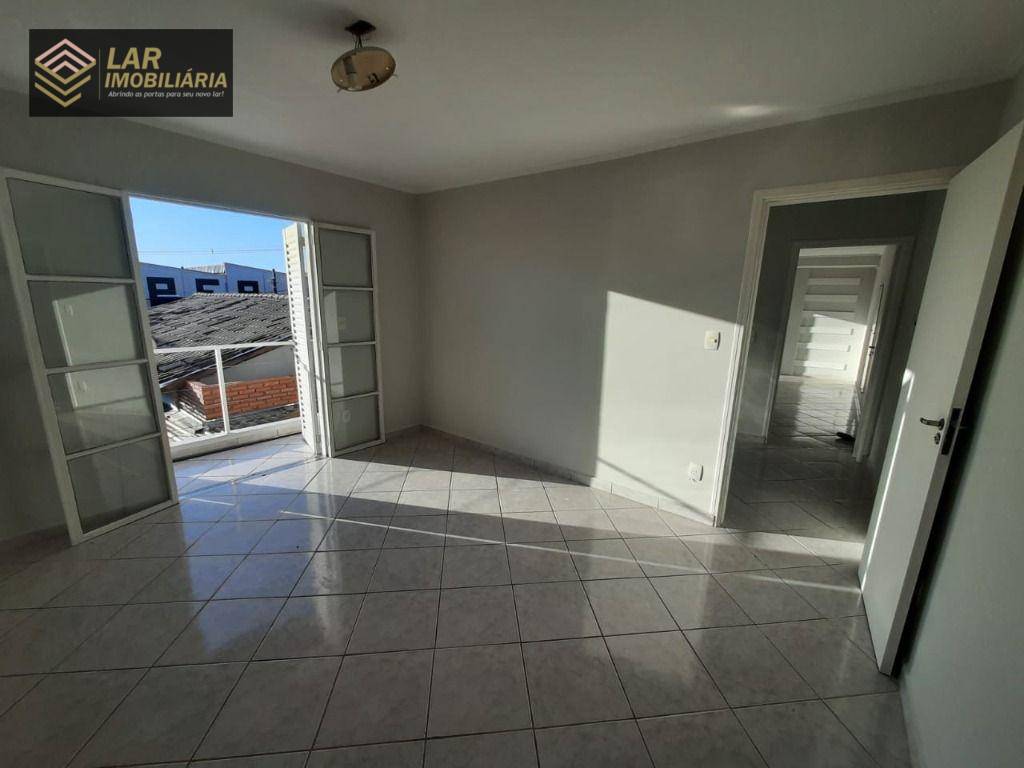 Casa para alugar com 3 quartos, 160m² - Foto 1