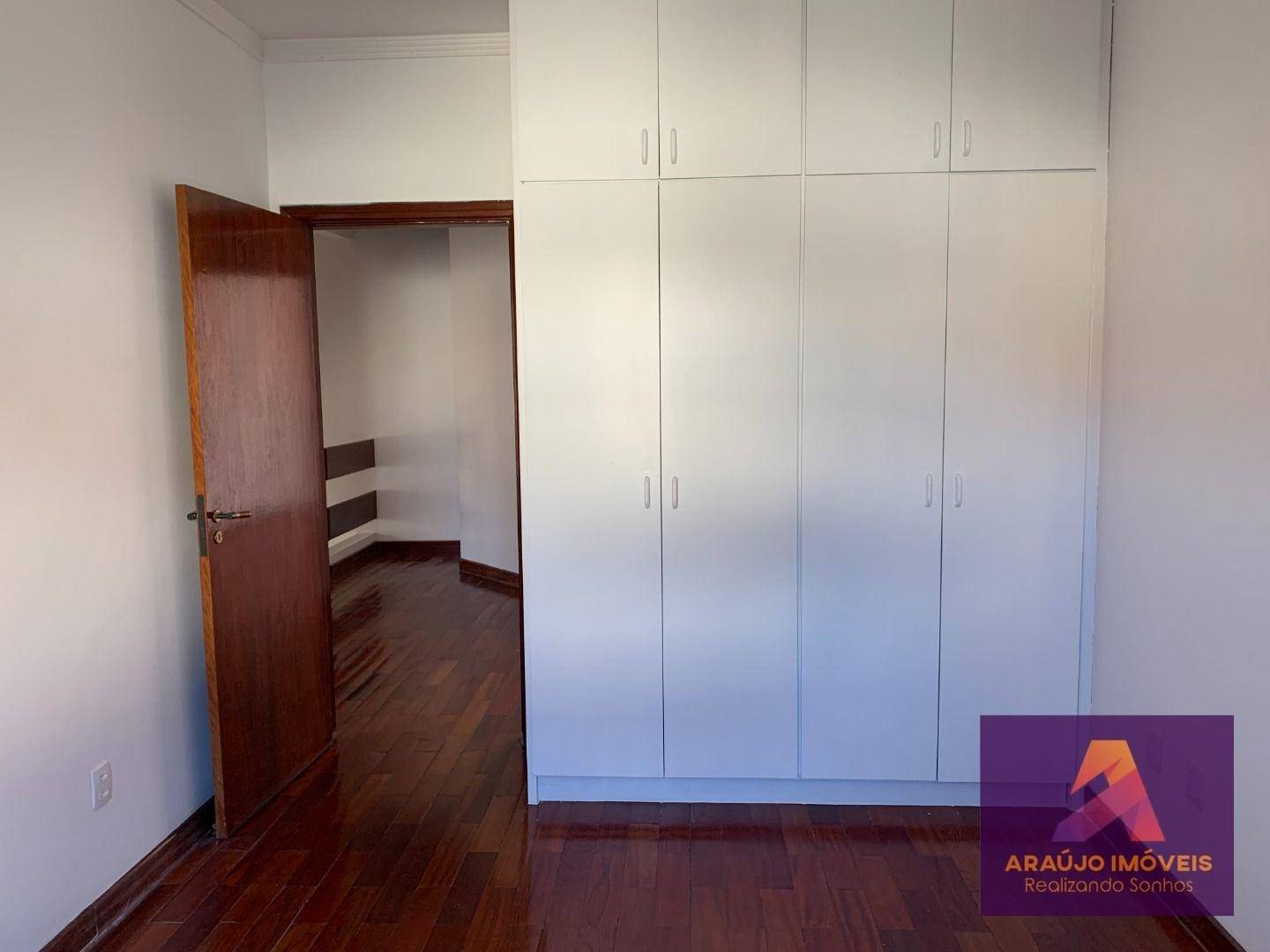 Casa de Condomínio à venda com 4 quartos, 300m² - Foto 15