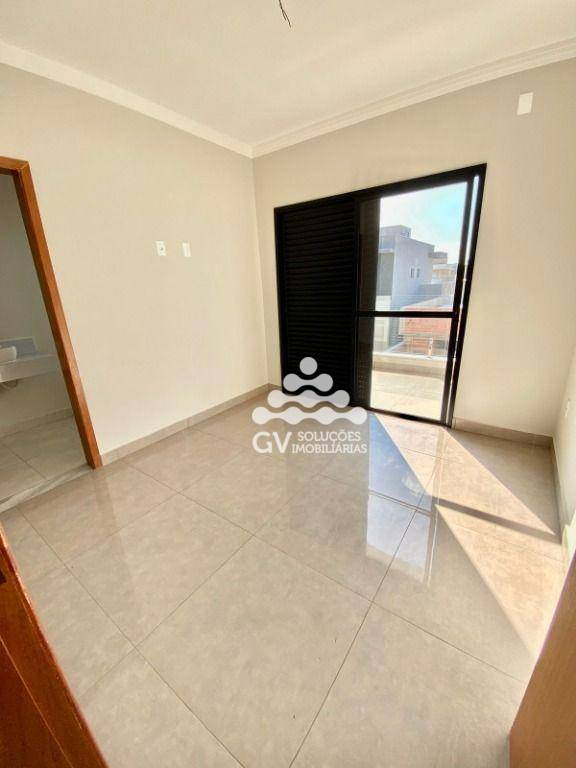 Casa de Condomínio à venda com 3 quartos, 230m² - Foto 2