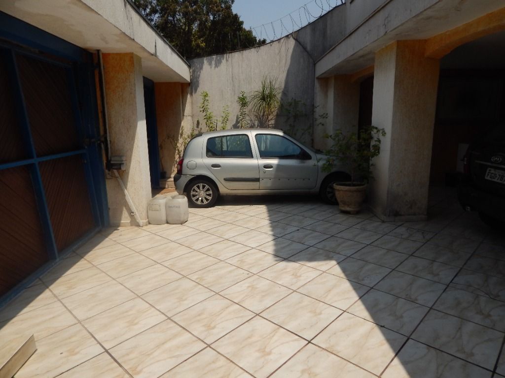 Casa à venda com 7 quartos, 400m² - Foto 2