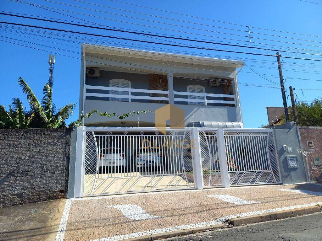 Casa à venda com 4 quartos, 238m² - Foto 2