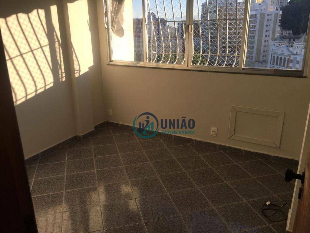 Apartamento à venda com 2 quartos, 62m² - Foto 6