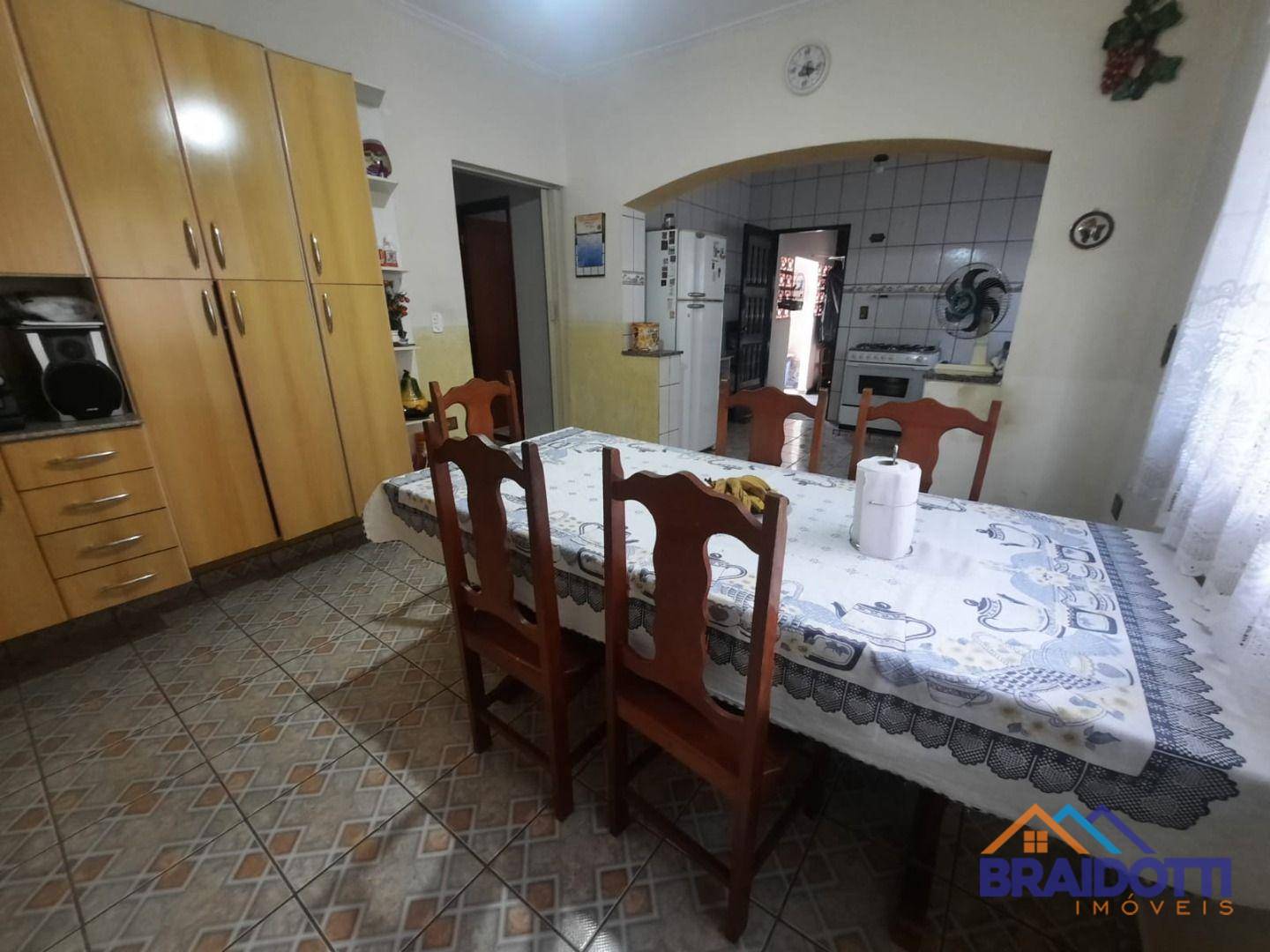 Casa à venda com 6 quartos, 300m² - Foto 3