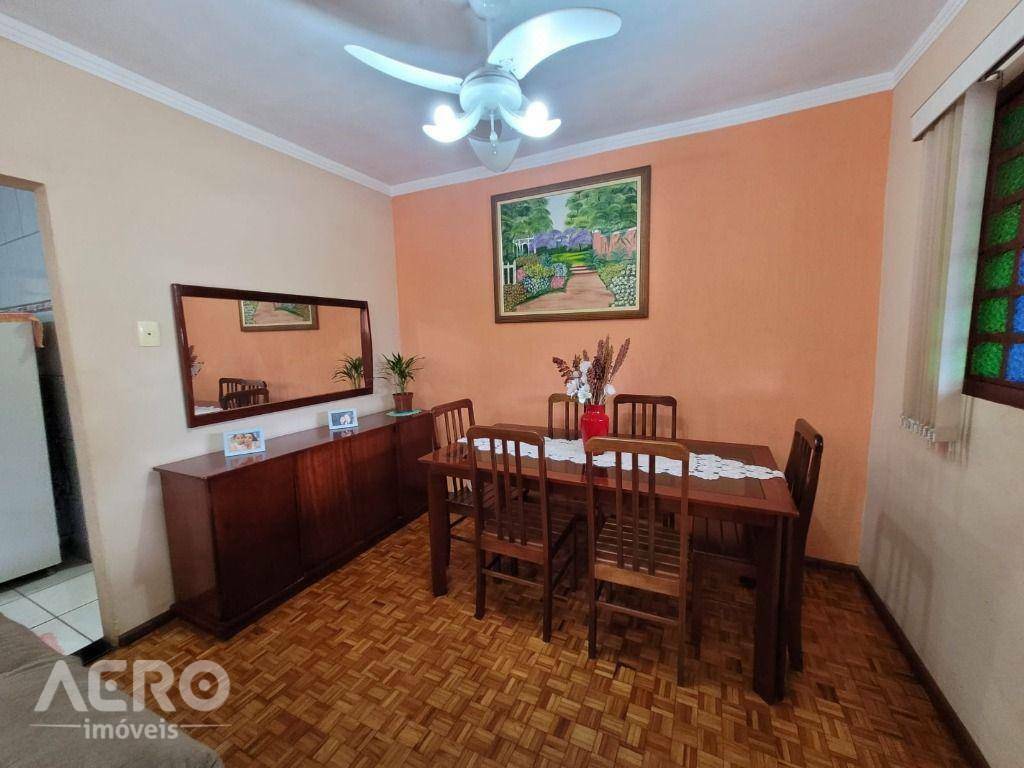 Casa à venda com 2 quartos, 80m² - Foto 11