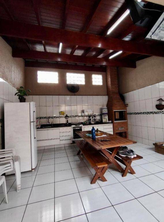 Casa à venda com 1 quarto, 55m² - Foto 2