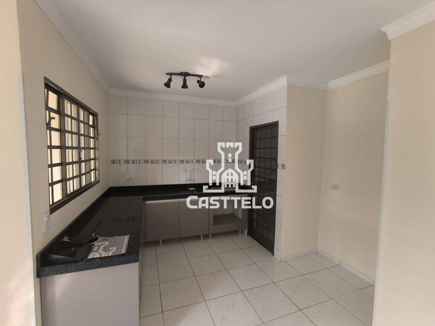 Casa à venda com 3 quartos, 80m² - Foto 4