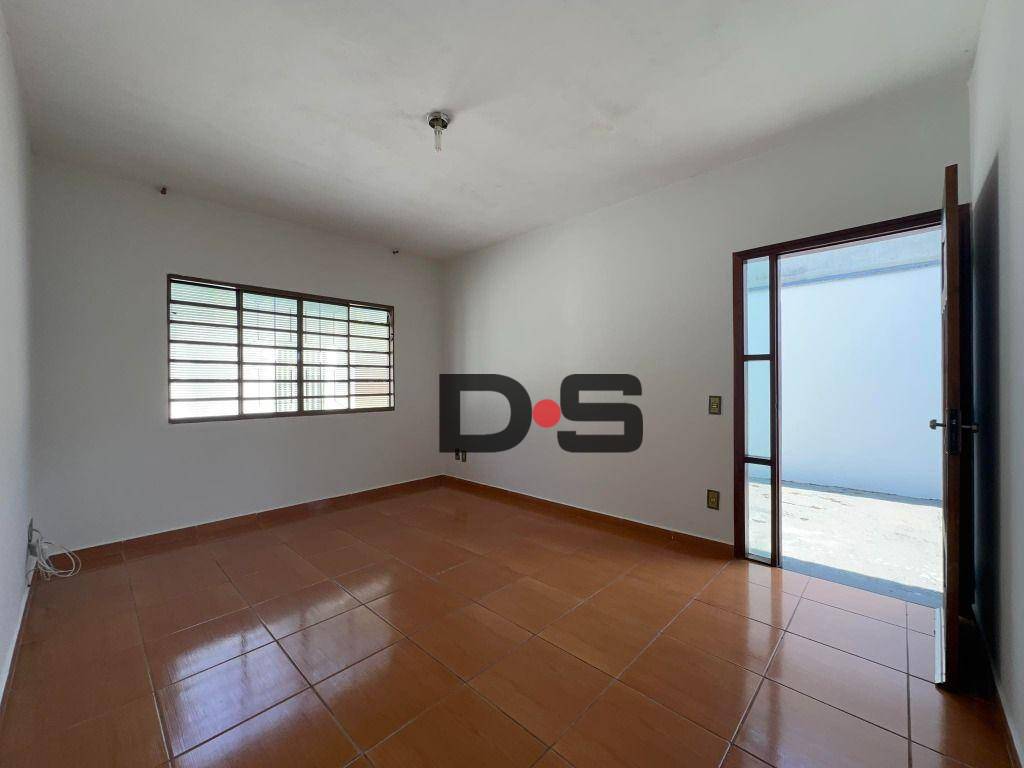 Casa à venda com 4 quartos, 164m² - Foto 1