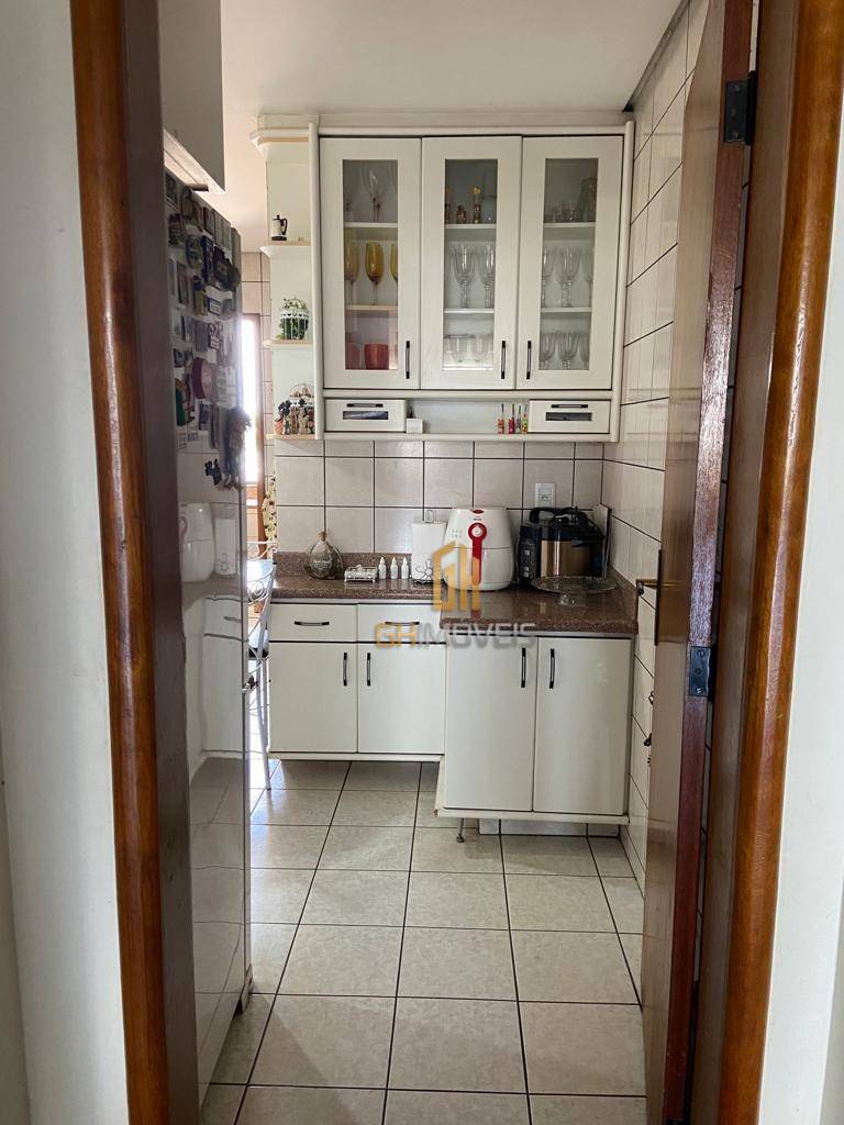 Apartamento à venda com 3 quartos, 151m² - Foto 2