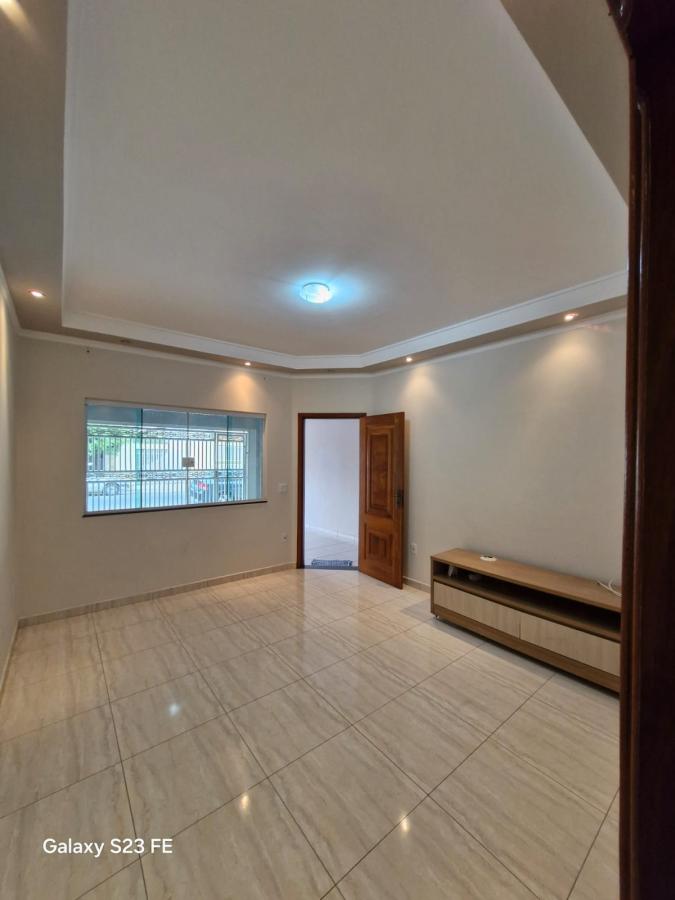 Casa à venda com 2 quartos, 115m² - Foto 1