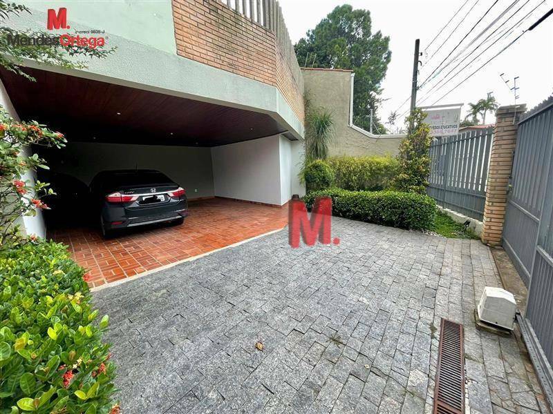 Casa para alugar com 3 quartos, 235m² - Foto 4