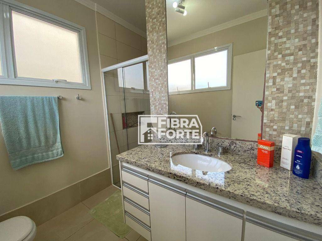 Casa de Condomínio para alugar com 5 quartos, 350m² - Foto 43