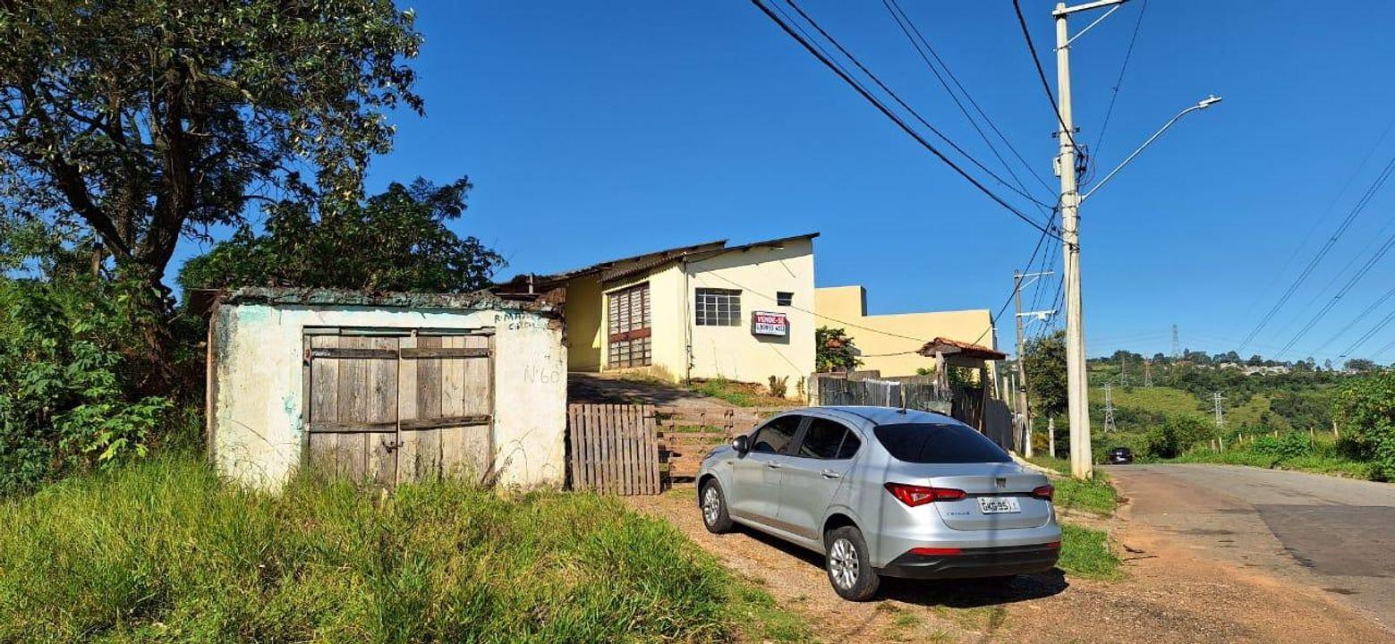 Casa à venda com 2 quartos, 300m² - Foto 2