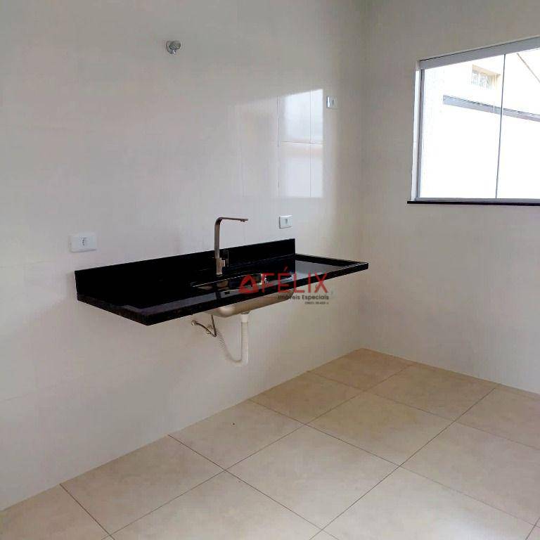 Casa à venda com 2 quartos, 70m² - Foto 4