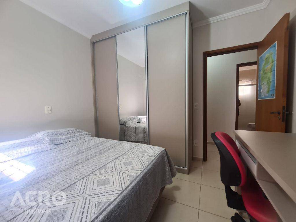 Casa à venda com 3 quartos, 310m² - Foto 6