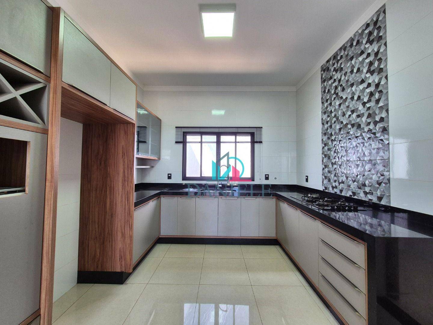 Casa de Condomínio à venda com 3 quartos, 204m² - Foto 4