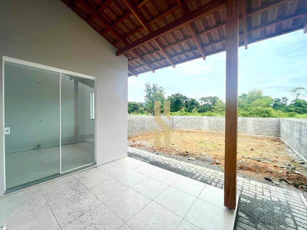 Casa à venda com 2 quartos, 55m² - Foto 4