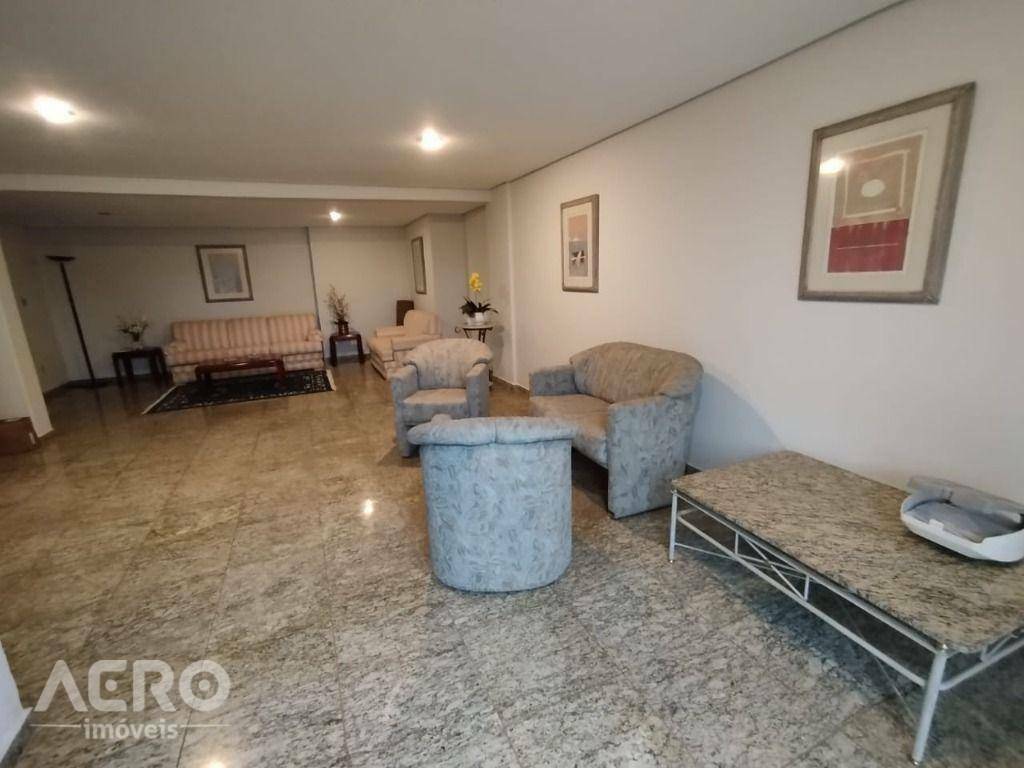 Apartamento para alugar com 2 quartos, 75m² - Foto 7