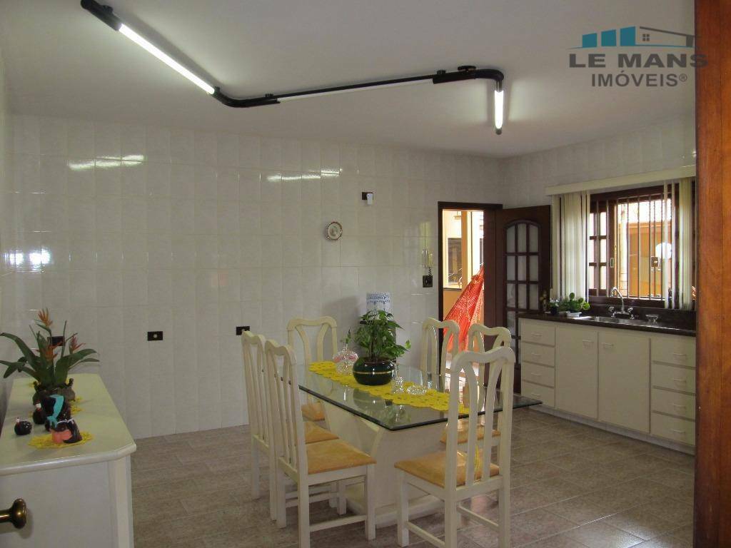 Casa à venda com 4 quartos, 380m² - Foto 12